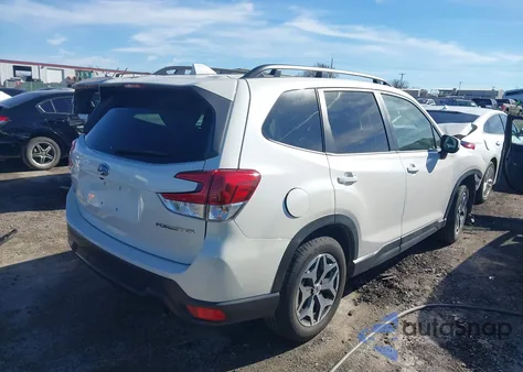 2022 Subaru Forester Premium z USA, uszkodzony, nr VIN JF2SKAEC0NH479560